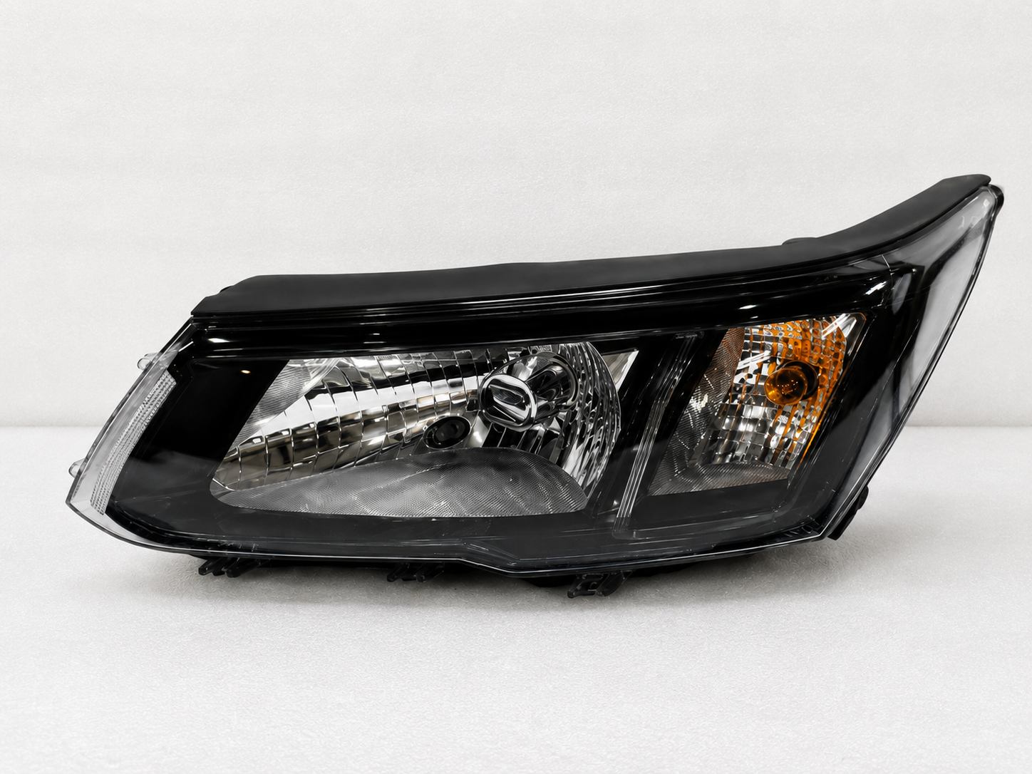 Optique Mahindra XUV300 W4 W6 Gauche - 1701AS200031N